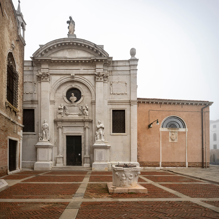半岛综合体育入口：“喻红：尘土中辗转”将在威尼斯仁慈修道院教堂举行(图3)